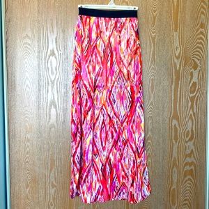 Colorful, lightweight maxi skirt with slits on both sides